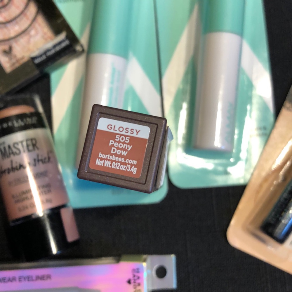 Make Up Bundle - Picture 6 of 6